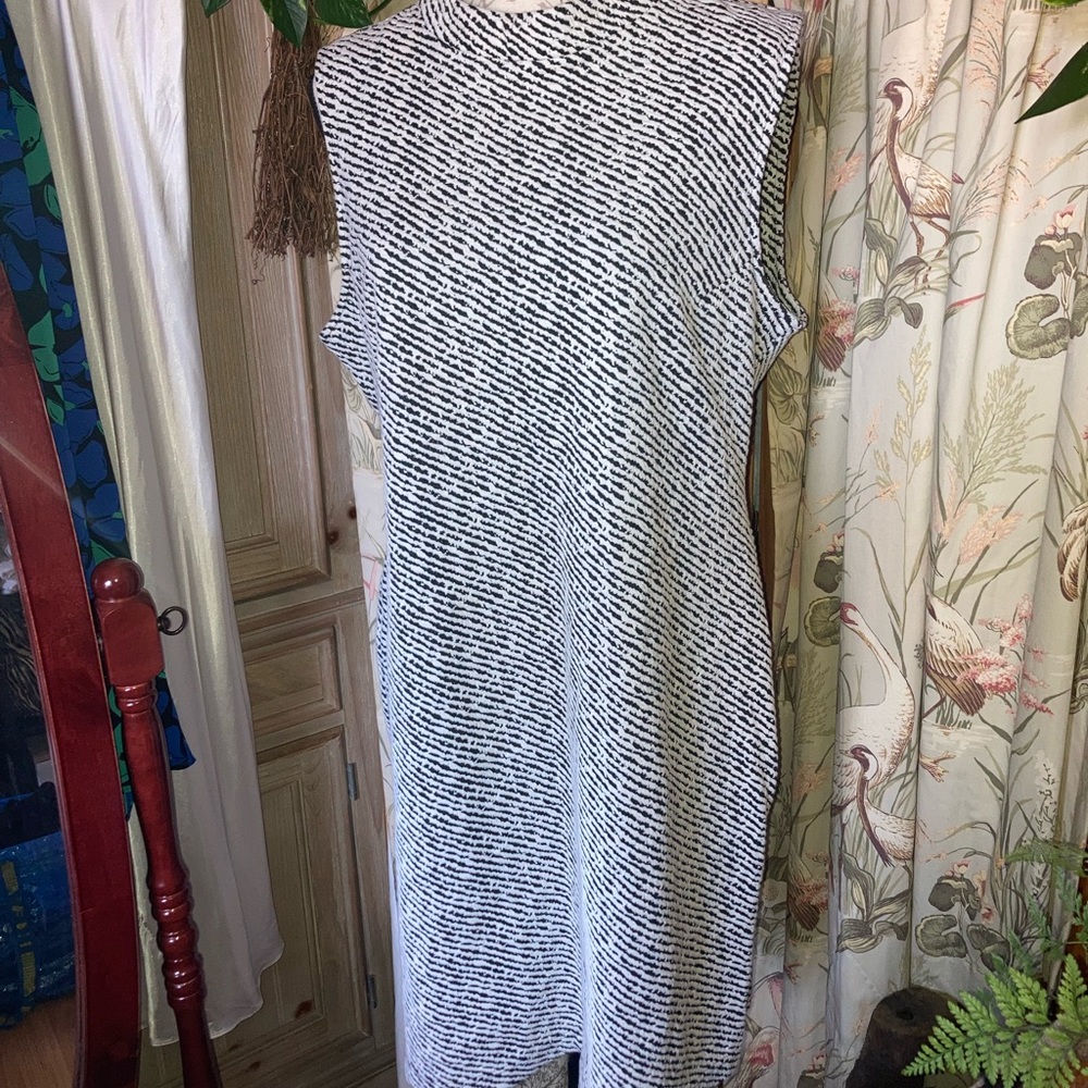 Sharagano Plus Size Sleeveless Textured Sheath Dress Black White sz 16 - Picture 3 of 8